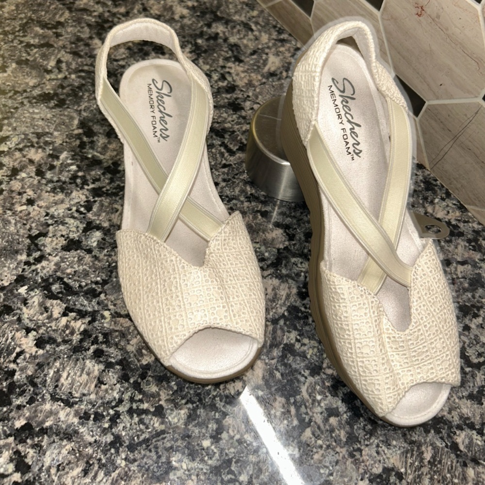 Skechers Parallel Piazza Wedge Sandals
Women’s Size 7 | Beige | Slingback - Picture 2 of 10